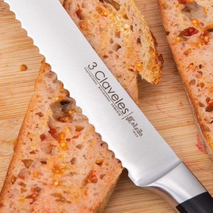 3Claveles_Cuchillo_Panero_Toledo 2