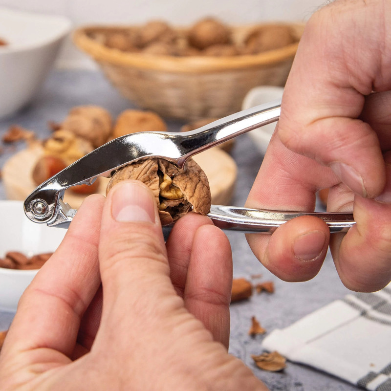 Chrome-Plated Nutscracker | 3 Claveles
