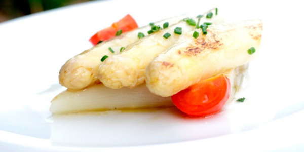 Espárragos blancos a la plancha